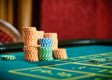 rogtoto link mobile app interface showing live-dealer tables and sportsbook markets